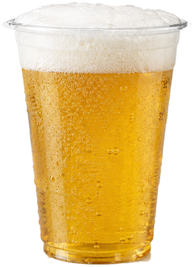 Vaso de plástico transparente con cerveza